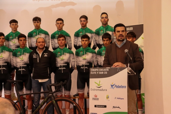 Imagen del artículo La Junta de Extremadura renueva su apoyo al equipo Extremadura Pebetero en su 25º aniversario