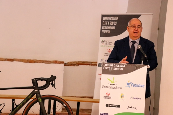 Image 2 of article La Junta de Extremadura renueva su apoyo al equipo Extremadura Pebetero en su 25º aniversario