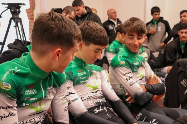 Image 4 of article La Junta de Extremadura renueva su apoyo al equipo Extremadura Pebetero en su 25º aniversario