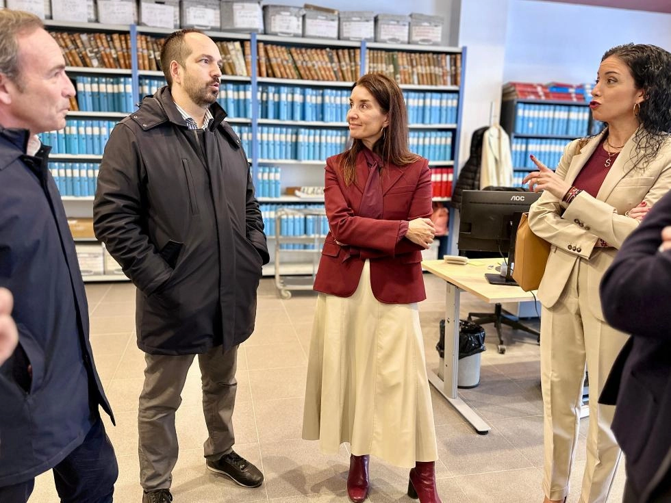 Image 1 of article Ruth Merino visita la Oficina Liquidadora de Aldaia afectada por la riada y agradece al personal su esfuerzo y dedicación ante la campaña de la Renta