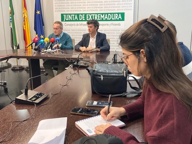 Imagen del artículo Extremadura denuncia el recorte del Gobierno en materia de transportes por carretera y exige que lo rectifique porque no garantiza la gratuidad del billete desde julio