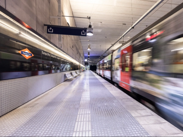 Imagen del artículo Ferrocarrils reforça el servei de la línia Llobregat-Anoia amb motiu del congrés ISE 2025 a Fira Gran Via