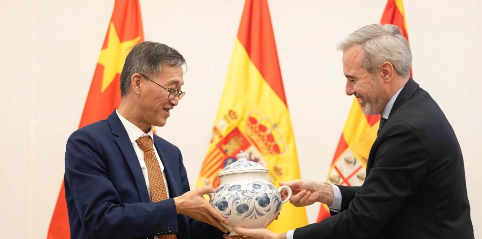 Imagen del artículo Encuentro institucional entre el presidente Azcón y el embajador chino en España