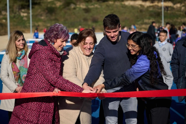 Imagen del artículo El gobierno de Navarra destina 500.000 euros a la nueva pista de atletismo de Estella-Lizarra 

La instalación deportiva, que se ha inaugurado hoy, ha sido promovida por Deporte y el Ayuntamiento de la localidad, y ha contado con una inversión de 1.318.110,74 euros   	 		 		02/02/2025 		    		 			 			 				 						 							camera_alt
