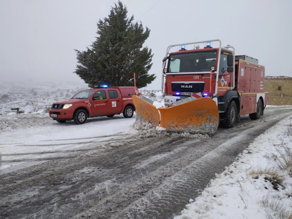 Imagen del artículo El IVASPE forma a conductores de autobomba de los Bomberos Forestales en el manejo y mantenimiento de máquinas quitanieves