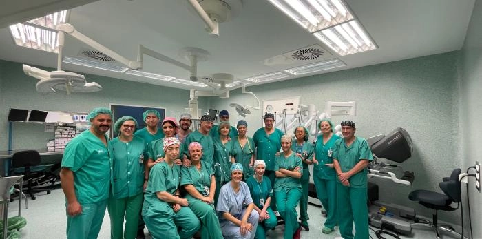Image 2 of article El Hospital Universitario Miguel Servet de Zaragoza pone en marcha el segundo robot Da Vinci