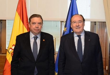 Image 1 of article El ministro Planas y el presidente de Saeca analizan el importante aumento de los avales para empresas y profesionales del sector agrario