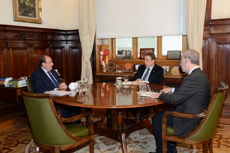 Image 2 of article El ministro Planas y el presidente de Saeca analizan el importante aumento de los avales para empresas y profesionales del sector agrario