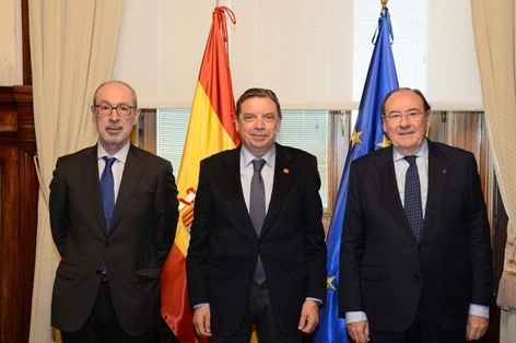 Image 3 of article El ministro Planas y el presidente de Saeca analizan el importante aumento de los avales para empresas y profesionales del sector agrario