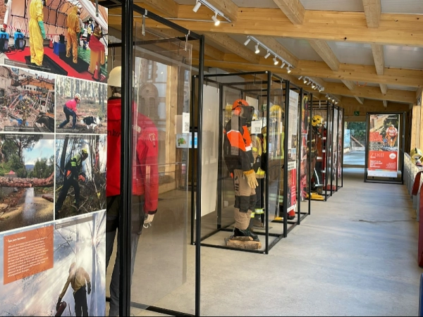 Imagen del artículo L'exposició 'Bombers 40 anys' s'instal·la a Montserrat