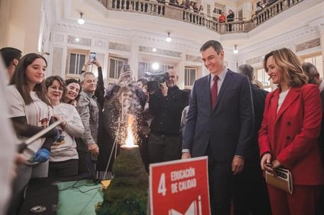 Imagen del artículo El presidente del Gobierno visita la II Feria de la Niña y la Mujer en la Ciencia