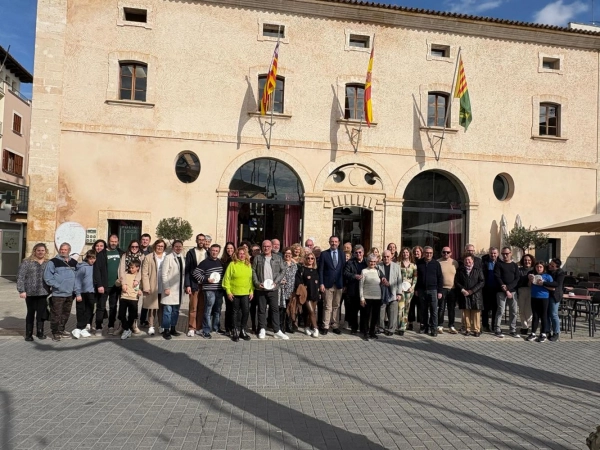 Imagen del artículo Un total de doce comercios de Sa Pobla reciben el distintivo que los acredita como Emblemàtics Balears
