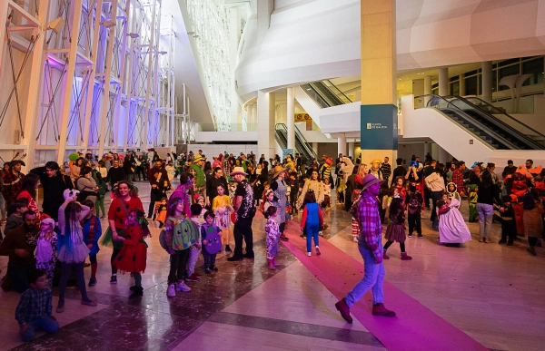 Image 0 of article A Xunta convida as familias a celebrar o entroido no Gaiás cun baile de disfraces inspirado no mundo literario de Oz e cun concerto de Paco Nogueiras