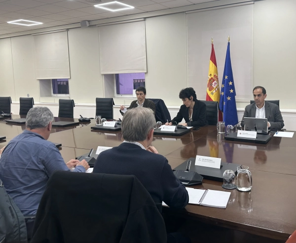 Imagen del artículo La ministra Elma Saiz mantiene un encuentro con representantes de asociaciones de víctimas del amianto