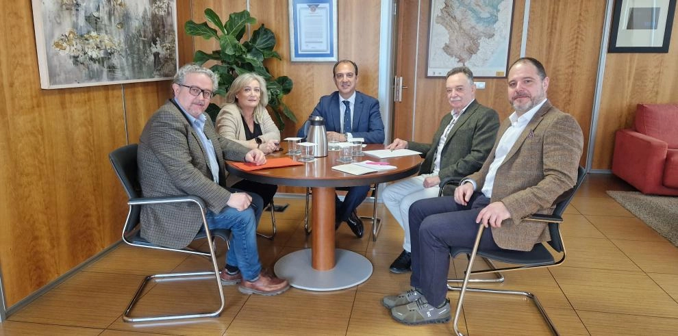 Imagen del artículo El consejero de Sanidad se reúne con colegios profesionales de la provincia de Huesca