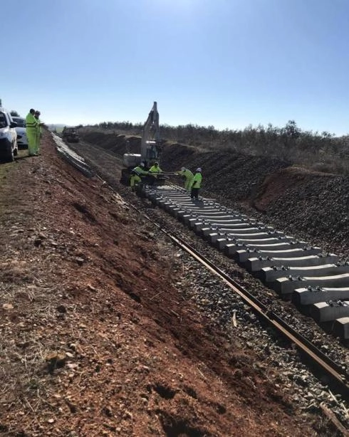 Imagen del artículo El Gobierno autoriza licitar por 18,2 millones de euros la renovación de la vía de otros 18 km de la línea Mérida-Los Rosales