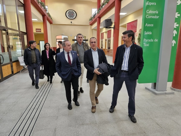 Image 1 of article Manuel Martín anuncia una ITV móvil desde marzo en Navalmoral de la Mata y destaca la inversión en transportes y vivienda en la localidad