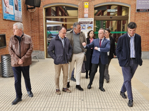 Image 2 of article Manuel Martín anuncia una ITV móvil desde marzo en Navalmoral de la Mata y destaca la inversión en transportes y vivienda en la localidad