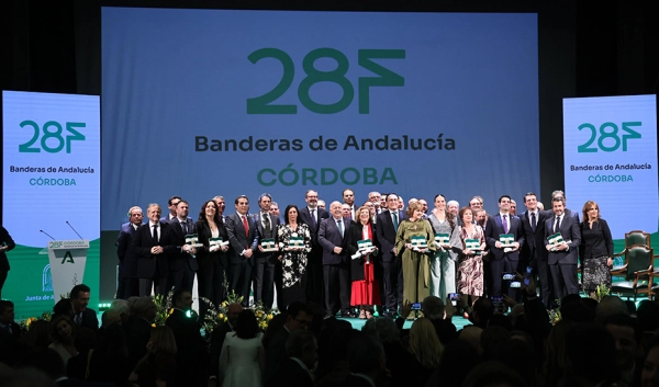 Imagen del artículo Las Banderas de Andalucía en Córdoba reconocen el liderazgo de la región en la innovación y el avance hacia el futuro