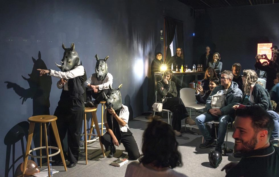 Image 1 of article El IVAM recrea la fiesta tras el estreno de 'El rinoceronte' de Ionesco y su influencia en Juana Francés