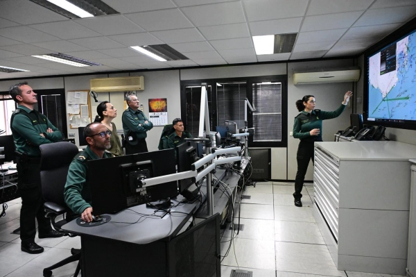 Image 1 of article Mercedes González mantiene una reunión  de trabajo con los responsables de la  Guardia Civil en Algeciras