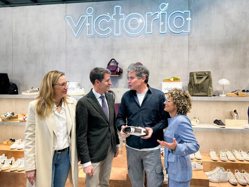 Imagen del artículo Capellán subraya la competitividad y la vocación exportadora de la industria del calzado riojano, que vende fuera más del 50 % de su producción