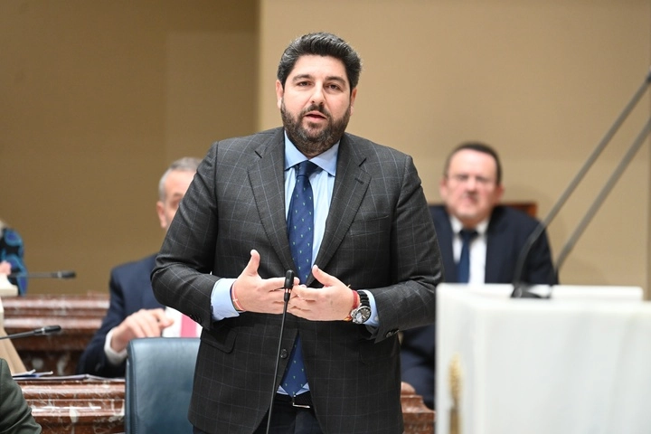 Imagen del artículo López Miras anuncia la puesta en marcha inmediata de un comité para anticiparse al impacto de los aranceles en EEUU