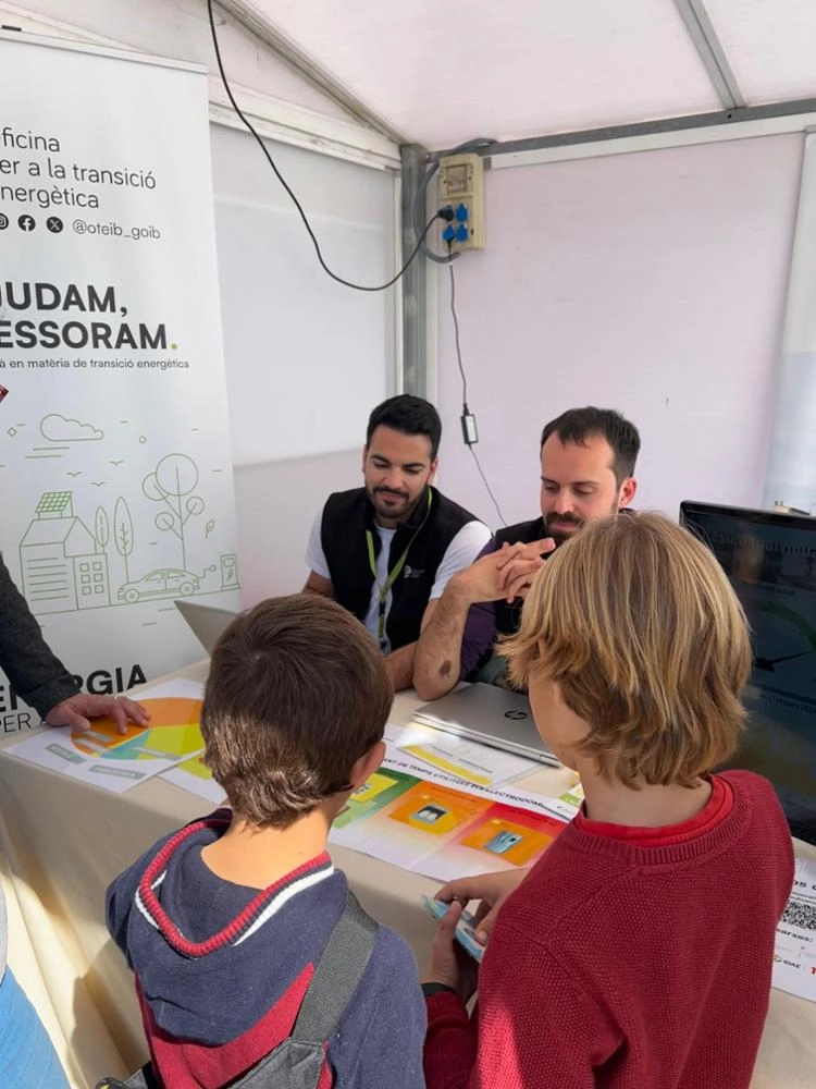 Imagen del artículo La Conselleria de Empresa, Empleo y Energía promueve la transición energética en la Muestra Institucional con motivo del Día de las Illes Balears