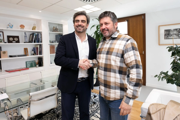 Image 3 of article O conselleiro de Presidencia reúnese co novo alcalde de Outes