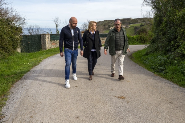 Imagen del artículo Susinos visita el camino acondicionado por el Gobierno en Laredo para mejorar la circulación y la seguridad vial entre Las Cárcobas y Valverde