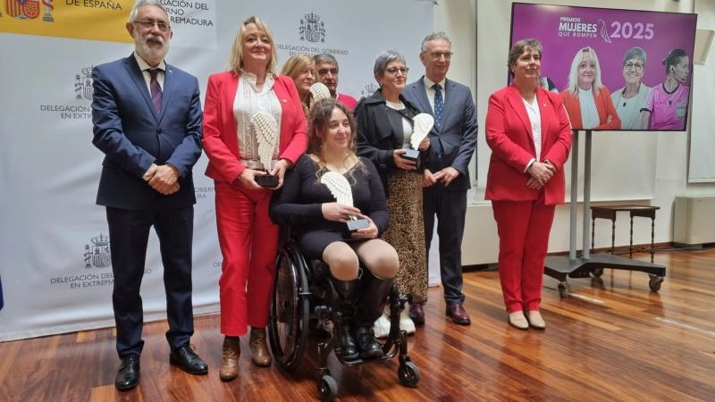 Imagen del artículo Quintana destaca el esfuerzo de las mujeres que han luchado por abrir puertas y derribar muros en la entrega de los premios Mujeres que rompen