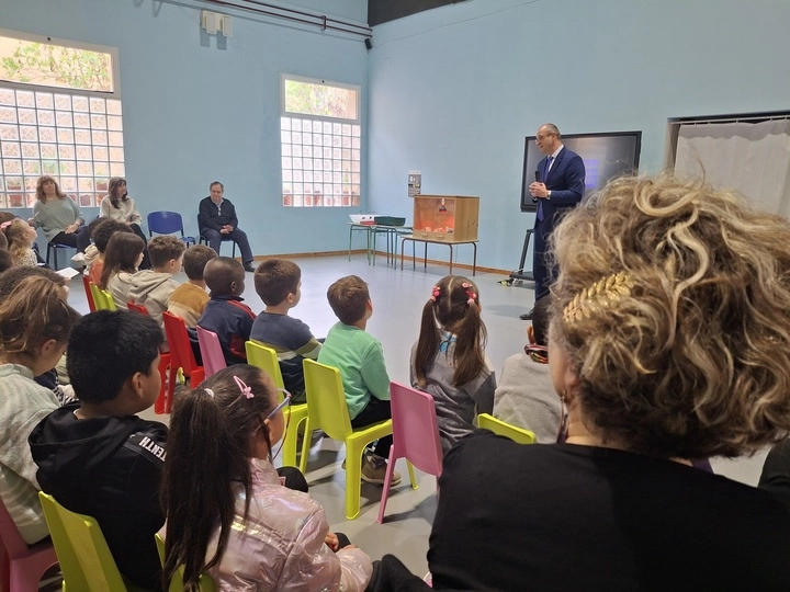 Imagen del artículo El CEIP Nuestra Señora del Carmen trabaja con sus alumnos para recuperar la gallina murciana