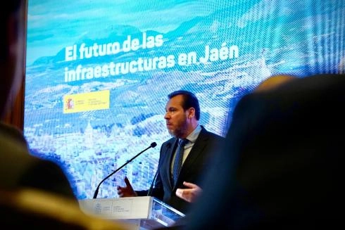 Image 1 of article Óscar Puente presenta el proyecto para integrar el ferrocarril en Jaén con grandes zonas verdes, una estación intermodal y 45 millones de euros de inversión