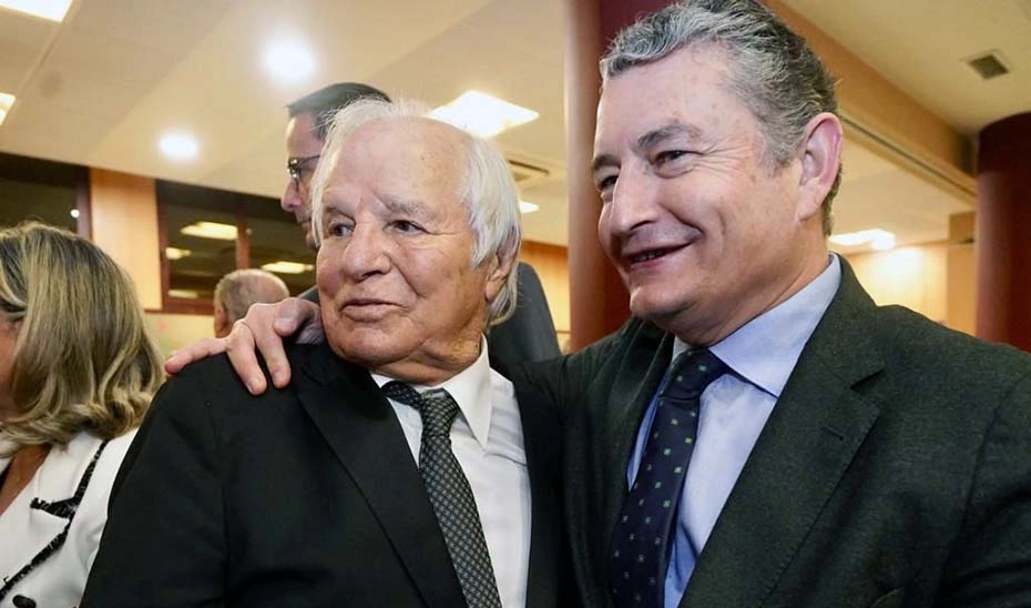Imagen del artículo El Cordobés, Juan Pedro Domecq, Roca Rey, Albert Serra y Juan del Val, Premios Andalucía de la Tauromaquia 2025