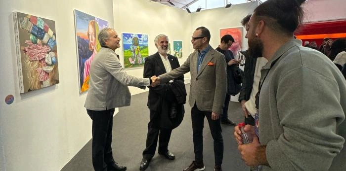 Image 3 of article El director general de Cultura visita a los artistas que exponen en UVNT Madrid y en Hybrid