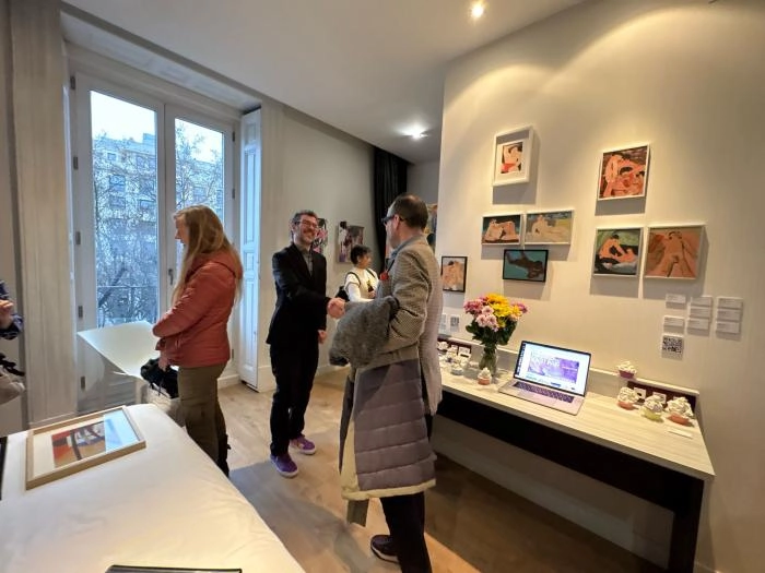 Image 7 of article El director general de Cultura visita a los artistas que exponen en UVNT Madrid y en Hybrid