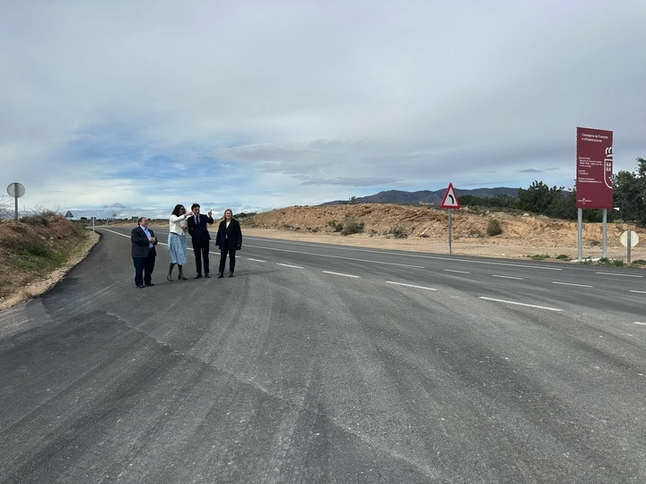 Imagen del artículo Fomento concluye la mejora de la carretera que une las pedanías de Cuevas de Reyllo y Corvera que cuenta con una inversión de 1,2 millones