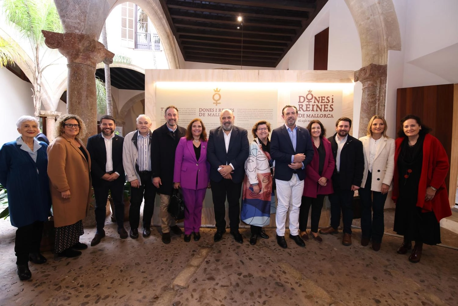 Imagen del artículo La consellera Cirer asiste a la inauguración de la exposición Mujeres y Reinas de Mallorca, con motivo del 8M