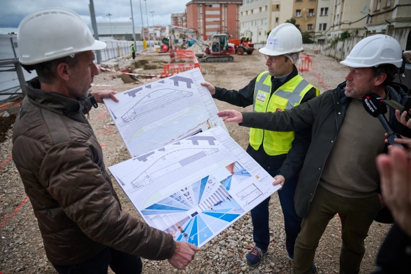Imagen del artículo El Gobierno de Navarra inicia la construcción del nuevo módulo de atletismo en el Estadio Larrabide 

Las obras, con una inversión de 4,66 millones de euros, modernizarán las instalaciones y mejorarán las condiciones de entrenamiento para los y las atletas   	 		 		11/03/2025 		    		 			 			 				 						 							camera_alt