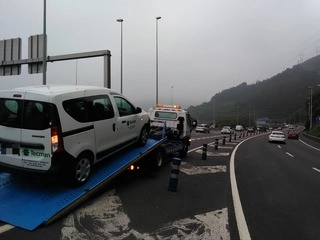 Imagen del artículo El servicio de grúas de rescate del Gobierno Vasco ha intervenido en 548 incidentes de tráfico durante 2024 en las carreteras vascas
