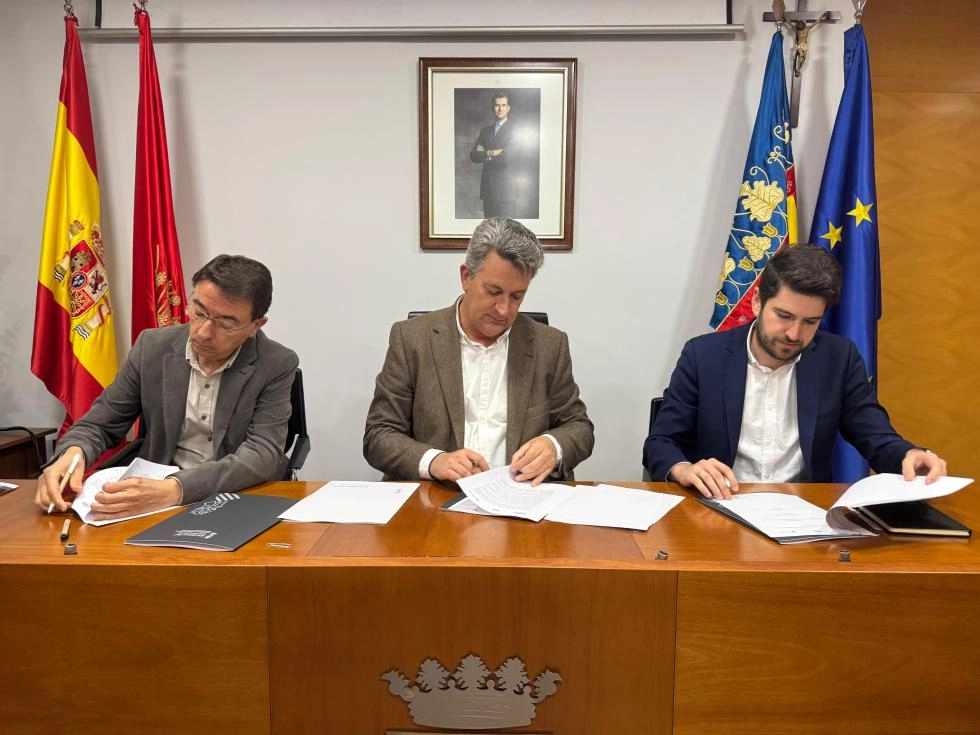 Imagen del artículo La Generalitat, Statkraft y STN firman un acuerdo para hacer compatible el proyecto Arada Solar y el centro logístico cerámico en Castellón