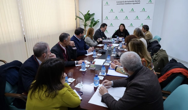 Imagen del artículo La Junta sube un 5,8% el precio/hora de la ayuda a domicilio, que se eleva hasta los 15,45 euros