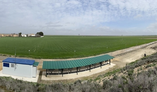 Image 1 of article El Ministerio de Agricultura, Pesca y Alimentación entrega a la Comunidad de Regantes de Balazote-La Herrera (Albacete) una planta solar fotovoltaica flotante