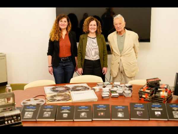 Imagen del artículo La consellera de Cultura presideix l'acte de lliurament de la donació dels materials d'Artur Blasco al Departament de Cultura
