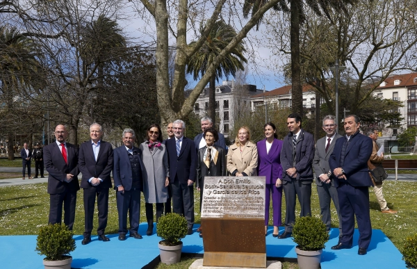 Imagen del artículo El Gobierno participa en el acto de inauguración de la Plaza Botín en reconocimiento al que fuera presidente del Banco Santander