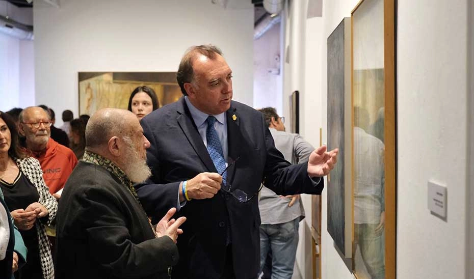Imagen del artículo Bernal inaugura en Algeciras una exposición sobre los años que consagraron a Guillermo Pérez Villalta