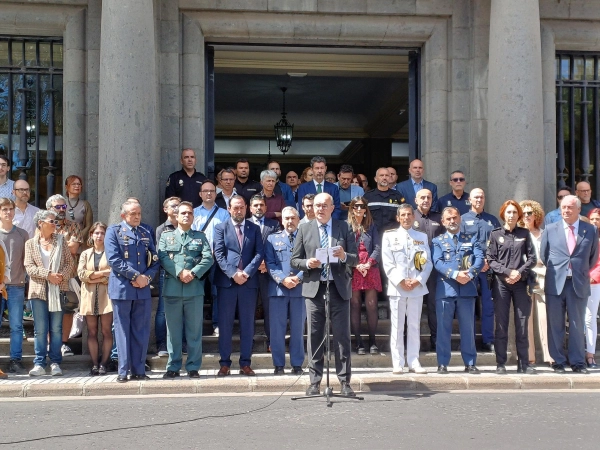 Imagen del artículo Minuto de silencio tras la confirmación como violencia de género de los asesinatos de dos mujeres en Burgos y Baleares