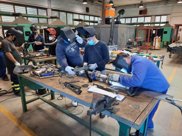 Imagen del artículo La Comunidad lanza diez nuevos cursos gratuitos para formar a 141 desempleados en puestos que demanda la industria de Cartagena