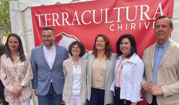 Imagen del artículo La consejera de Agricultura destaca la apuesta por el ecológico en el sector de la almendra de Los Vélez