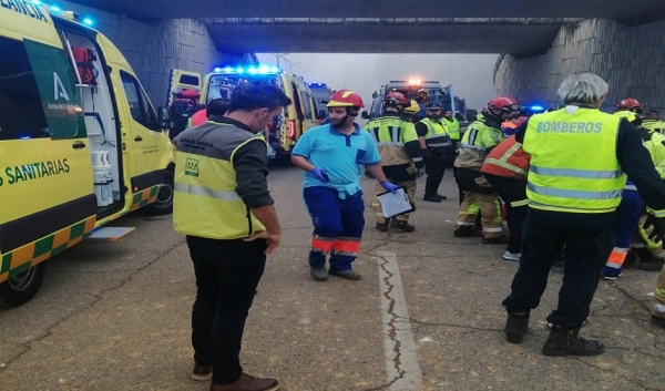 Imagen del artículo Una mujer fallecida y 25 heridas, siete de ellas muy graves, al volcar un autobús en Almonte